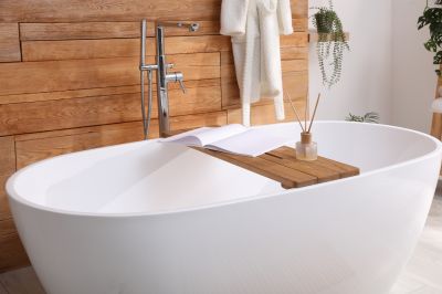 Stylish Bathtub and Fixtures